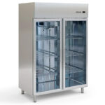 https://donbar.es/wp-content/uploads/2020/08/Armario-Expositor-de-Refrigeracion-Acero-Inoxidable-2-Puertas-de-Cristal-6-Estantes-1280-Litros-Gama-IAG-1400-1387x838x2060h-mm-IAG1402CR-Infrico.jpg