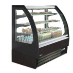 https://donbar.es/wp-content/uploads/2024/09/Vitrina-Expositora-Refrigerada-sin-Reserva-para-Pasteleria-Cristal-Curvo-2-Puertas-3-Estantes-548-Litros-Gama-Ambar-1875x810x1300h-mm-VBR-18-R-INFRICO.jpg