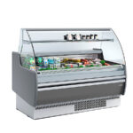 https://donbar.es/wp-content/uploads/2024/10/Vitrina-Expositora-Refrigerada-para-Charcuteria-Cristal-Curvo-con-Reserva-Gama-Mallorca-2560x1103x1300h-mm-VMC-25-RU-INFRICO.jpg