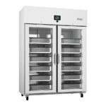 https://donbar.es/wp-content/uploads/2024/11/Armario-Expositor-Refrigerado-1202-Litros-2-Puertas-de-Cristal-12-Cajones-Gama-Health-CARE-PLUS-1385x834x1950h-mm-BBMD130-INFRICO.jpg