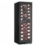 https://donbar.es/wp-content/uploads/2025/05/Armario-Refrigerado-para-Vinos-Doble-Temperatura-1-Puerta-de-Cristal-270-Litros-56-Botellas-10-Estantes-595x690x1200h-mm-KW120-G2-Horekus.jpg