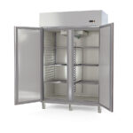 https://donbar.es/wp-content/uploads/2025/06/Armario-Refrigerado-Vertical-2-Puertas-Opaca-6-Estantes-GN-2-1-1404-Litros-Gama-SNACK-1350x850x2130h-mm-AGA2-140-P-Horekus.jpg