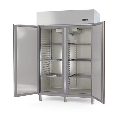 https://donbar.es/wp-content/uploads/2025/06/Armario-Refrigerado-Vertical-2-Puertas-Opaca-6-Estantes-GN-2-1-1404-Litros-Gama-SNACK-1350x850x2130h-mm-AGA2-140-P-Horekus.jpg