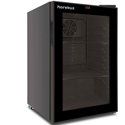 https://donbar.es/wp-content/uploads/2025/06/Mini-Armario-Expositor-Refrigerado-1-Puerta-de-Cristal-70-Litros-Lacado-en-Negro-2-Estantes-Gama-MINI-ECO-435x486x685h-mm-KL-70-FL-B-Horekus.jpg