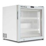 https://donbar.es/wp-content/uploads/2025/06/Mini-Armario-de-Congelacion-1-Puerta-de-Cristal-55-Litros-Lacado-en-Blanco-2-Estantes-Gama-MINI-ECO-595x545x616h-mm-KFR-55-FL-W-Horekus.jpg