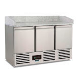 https://donbar.es/wp-content/uploads/2025/07/Mesa-Refrigerada-Acero-Inoxidable-3-Puertas-Opacas-400-Litros-4-Estantes-1400x700x1010h-mm-KSF903-PZ-Horekus.jpg