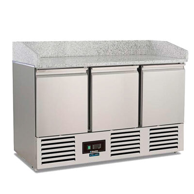 https://donbar.es/wp-content/uploads/2025/07/Mesa-Refrigerada-Acero-Inoxidable-3-Puertas-Opacas-400-Litros-4-Estantes-1400x700x1010h-mm-KSF903-PZ-Horekus.jpg