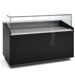 https://donbar.es/wp-content/uploads/2025/11/Vitrina-Expositora-Refrigerada-con-Reserva-para-Carniceria-y-Charcuteria-Cristal-Recto-Evaporador-Ventilado-Serie-VALORIAN-VEG-10-1505x1000x1085h-mm-VEG-10-15-TF-Docriluc.jpg