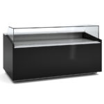 https://donbar.es/wp-content/uploads/2025/11/Vitrina-Expositora-Refrigerada-con-Reserva-para-Carniceria-y-Charcuteria-Cristal-Recto-Evaporador-Ventilado-Serie-VALORIAN-VEG-10-1985x1000x1085h-mm-VEG-10-20-TF-Docriluc.jpg