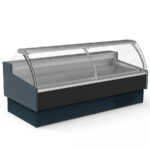 https://donbar.es/wp-content/uploads/2025/11/Vitrina-Expositora-Refrigerada-para-Carniceria-y-Charcuteria-con-Reserva-Cristal-Curvo-Evaporador-Ventilado-Serie-OLIRA-VE-12-C-TF-2560X1215x1245h-mm-VE-12-25-C-TF-Docriluc.jpg