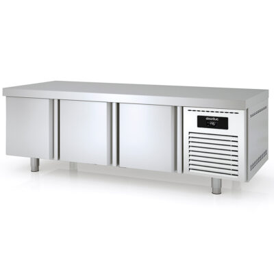 https://donbar.es/wp-content/uploads/2025/12/Mesa-Refrigerada-Acero-Inoxidable-3-Puertas-Opacas-3-Estantes-264-Litros-Serie-LUMINIS-1795x700x600h-mm-MKR-180-DocrilucV.jpg