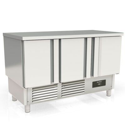 https://donbar.es/wp-content/uploads/2025/12/Mesa-Refrigerada-de-Preparacion-GN-1-1-3-Puertas-Opacas-3-Estantes-264-Litros-Serie-ARGENTUM-925x700x870h-mm-MCF-140-Docriluc.jpg