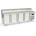 https://donbar.es/wp-content/uploads/2025/12/Mesa-Refrigerada-para-Ingredientes-10-Cubetas-GN-1-4-3-Puertas-Opacas-3-Estantes-562-Litros-Serie-ARGENTUM-2020x800x850h-mm-MIE-80-200-DocriluDc.jpg