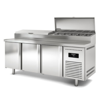 https://donbar.es/wp-content/uploads/2025/12/Mesa-Refrigerada-para-Ingredientes-10-Cubetas-GN-1-4-3-Puertas-Opacas-3-Estantes-562-Litros-Serie-ARGENTUM-2020x800x850h-mm-MIE-80-200-Docriluc.jpg