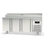 https://donbar.es/wp-content/uploads/2025/12/Mesa-Refrigerada-para-Ingredientes-12-Cubetas-GN-1-4-3-Puertas-Opacas-3-Estantes-380-Litros-Serie-ARGENTUM-2020x700x850h-mm-MIE-60-200-Docriluc.jpg
