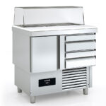 https://donbar.es/wp-content/uploads/2025/12/Mesa-Refrigerada-para-Ingredientes-18-Cubetas-GN-1-6-y-6-Cubetas-GN-1-9-2-Puertas-Opacas-2-Estantes-2-Cajones-169-Litros-Serie-ARGENTUM-925x700x890h-mm-MSSC-100-Docriluc.jpg