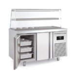https://donbar.es/wp-content/uploads/2025/12/Mesa-Refrigerada-para-Ingredientes-4-Cubetas-GN-1-3-2-Puertas-Opacas-2-Estantes-255-Litros-Serie-ARGENTUM-1345x700x890h-mm-MDK70-135-DocrilucDF.jpg
