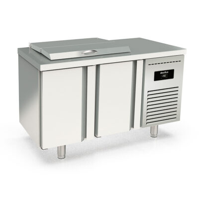 https://donbar.es/wp-content/uploads/2025/12/Mesa-Refrigerada-para-Ingredientes-4-Cubetas-GN-1-4-2-Puertas-Opacas-2-Estantes-255-Litros-Serie-ARGENTUM-1345x700x850h-mm-MSSR-150-Docriluc.jpg