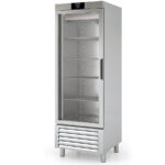 https://donbar.es/wp-content/uploads/2026/01/Armario-Expositor-Refrigerado-en-Acero-Inoxidable-1-Puerta-de-Cristal-505-Litros-4-Estantes-Serie-NIMBUS-2160x745x660h-mm-CASRV-75-Docriluc.jpg