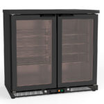https://donbar.es/wp-content/uploads/2026/01/Armario-Expositor-Refrigerado-para-Vinos-1-Puerta-de-Cristal-24-Botellas-4-Estantes-Serie-BRUMAIRE-620x565x850h-mm-EHBW-150-L-DocriluGcD.jpg