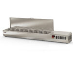 https://donbar.es/wp-content/uploads/2026/01/Vitrina-de-Ingredientes-Refrigerada-5-Cubetas-GN-1-4-Tapa-Inox-Serie-VORTEX-1345x336x545h-mm-IE-1-4-135-T-Docriluc.jpg