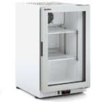 https://donbar.es/wp-content/uploads/2026/02/Armario-Expositor-Refrigerado-Blanco-1-Puerta-de-Cristal-69-Litros-2-Estantes-Serie-DECVA-450x495x740h-mm-DECVA-400-Docriluc.jpg