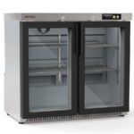 https://donbar.es/wp-content/uploads/2026/02/Armario-Expositor-Refrigerado-Negro-2-Puertas-de-Cristal-200-Litros-2-Estantes-Serie-DEBR-925x520x850h-mm-EHB-250-L-Docrilucf.jpg