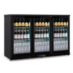 https://donbar.es/wp-content/uploads/2026/02/Armario-Expositor-Refrigerado-Negro-3-Puertas-de-Cristal-305-Litros-2-Estantes-Serie-EHB-1375x520x850h-mm-EHB-350-L-Docriluc.jpg