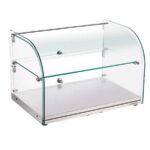 https://donbar.es/wp-content/uploads/2026/02/Vitrina-Expositora-Neutra-Cristal-Curvo-1-Estante-Sobremesa-550x380x312h-mm-ZW-25R-HS.jpg