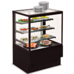 https://donbar.es/wp-content/uploads/2026/03/Vitrina-Expositora-Refrigerada-para-Pasteleria-Cristal-Recto-221-Litros-3-Estantes-905x763x849h-mm-CSB-EVOK90-CISABAb.jpg