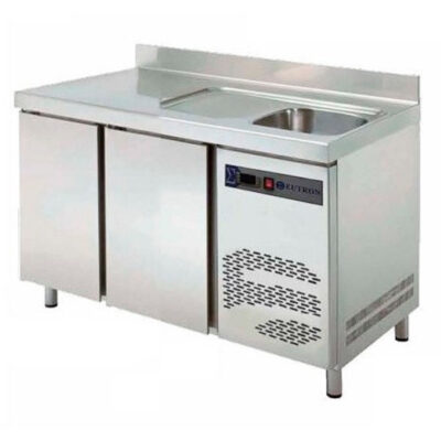 https://donbar.es/wp-content/uploads/2026/04/Mesa-Refrigerada-Acero-Inoxidable-con-Fregadero-2-Puertas-2-Estantes-250-Litros-Gama-600-1492x600x850h-mm-TRS-150F-EUTRON.jpg