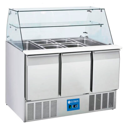 https://donbar.es/wp-content/uploads/2026/04/Mesa-Refrigerada-para-Ingredientes-Cubetas-4-Cubetas-GN-1-1-150-3-Puertas-Opacas-3-Estantes-Gama-700-1365x700x1010h-mm-S903CGEUT-EUTRON.jpg