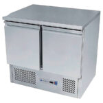 https://donbar.es/wp-content/uploads/2026/04/Mesa-Refrigerada-para-Ingredientes-Cubetas-GN-1-6-2-Puertas-Opacas-2-Estantes-280-Litros-Gama-700-900x700x850h-mm-PS900-EUTfRON.jpg