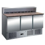 https://donbar.es/wp-content/uploads/2026/04/Mesa-Refrigerada-para-Ingredientes-con-Encimera-de-Granito-Cubetas-GN-1-6-3-Puertas-Opacas-3-Estantes-368-Litros-Gama-700-1360x700x1010h-mm-PS903-EUTRON.jpg