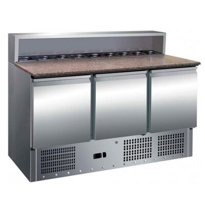 https://donbar.es/wp-content/uploads/2026/04/Mesa-Refrigerada-para-Ingredientes-con-Encimera-de-Granito-Cubetas-GN-1-6-3-Puertas-Opacas-3-Estantes-368-Litros-Gama-700-1360x700x1010h-mm-PS903-EUTRON.jpg