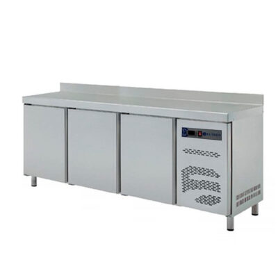 https://donbar.es/wp-content/uploads/2026/04/Mesa-de-Congelacion-Acero-Inoxidable-3-Puertas-3-Estantes-390-Litros-Gama-600-2017x600x850h-mm-TCS-200-EUTRON.jpg