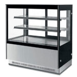 https://donbar.es/wp-content/uploads/2026/04/Vitrina-Expositora-Refrigerada-para-Pasteleria-Cristal-Recto-380-Litros-2-Estantes-GN-900RF2-900x730x1200h-mm-EUTRON.jpg