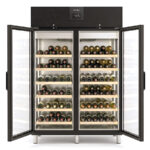 https://donbar.es/wp-content/uploads/2026/09/Armario-Expositor-Refrigerado-para-Vinos-en-Negro-2-Puertas-de-Cristal-12-Estantes-120-Botellas-1404-Litros-Gama-TERROIR-CAGW-1370x860x2130h-mm-CAGW-140-2-Docriluc.jpg
