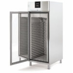 https://donbar.es/wp-content/uploads/2026/09/Armario-Expositor-de-Refrigeracion-Acero-Inoxidable-1-Puerta-de-Cristal-870-Litros-Gama-MIRAGE-CAGR-812x1015x2130h-mm-CAGRV-95-1-Docrilucv.jpg