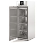https://donbar.es/wp-content/uploads/2026/09/Armario-de-Refrigeracion-Acero-Inoxidable-1-Puerta-Opaca-3-Estante-GN-2-1-645-Litros-Gama-MIRAGE-CAGR-680x860x1967h-mm-CAGR-75-1-SD-Docriluc.jpg