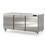 https://donbar.es/wp-content/uploads/2026/09/Bajo-Mostrador-Refrigerado-Acero-Inoxidable-3-Puertas-Opacas-6-Estantes-606-Litros-Gama-US-RANGE-DSD-1837x805x915h-mm-DSD-72-Docriluc.jpg